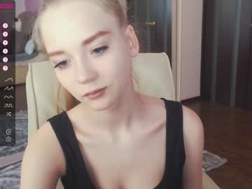 girl Sex Chat On The Web with nikole_shinebaby