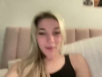 girl Sex Chat On The Web with bee_my_passion