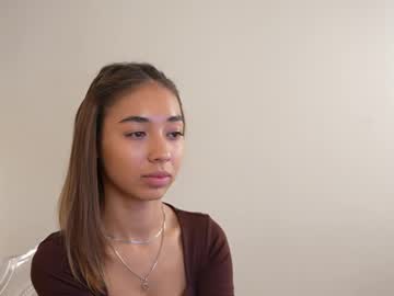 girl Sex Chat On The Web with y_a_s_m_i_n_a