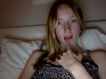 girl Sex Chat On The Web with littlee_redd